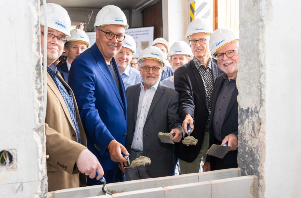 „Beharrlichkeit zahlt sich am Ende aus“: Spatenstich am Steigerturm